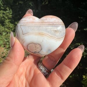 Pink flower (1) Agate heart with acrylic stand | crystal